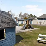 Cozy Close To The * 内克瑟